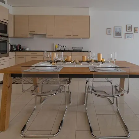 City Center Contemporary With View Of Lake And Mountains Apartmán Montreux