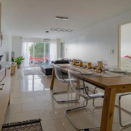 City Center Contemporary With View Of Lake And Mountains Appartement *