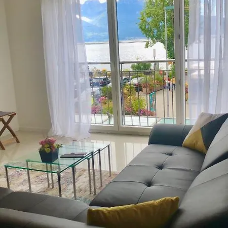 City Center Contemporary With View Of Lake And Mountains * מונטרה
