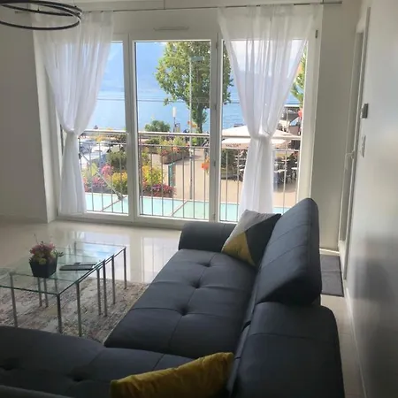 City Center Contemporary With View Of Lake And Mountains * מונטרה