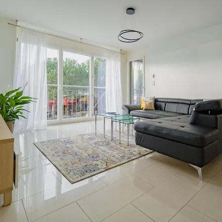 דירה City Center Contemporary With View Of Lake And Mountains